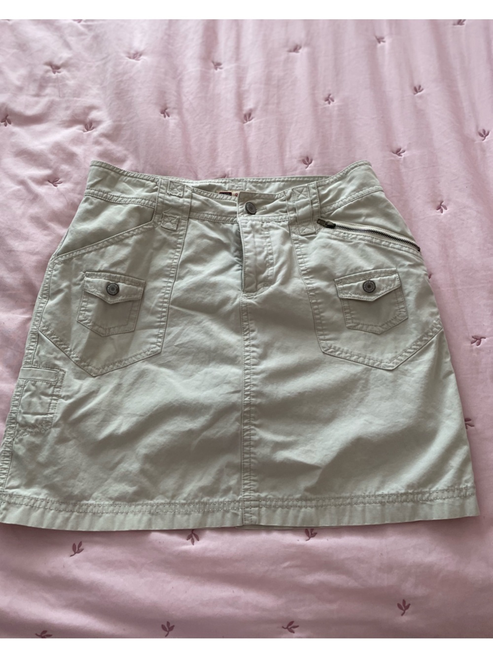 Faded Glory Light Beige Cargo Shorts with Front Flap Pockets